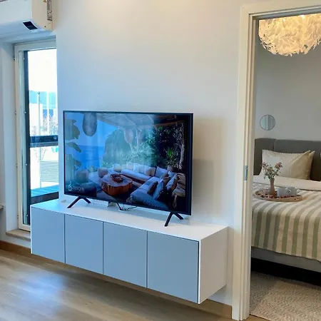 Lootsi Haven - Modern With Balcony Apartment